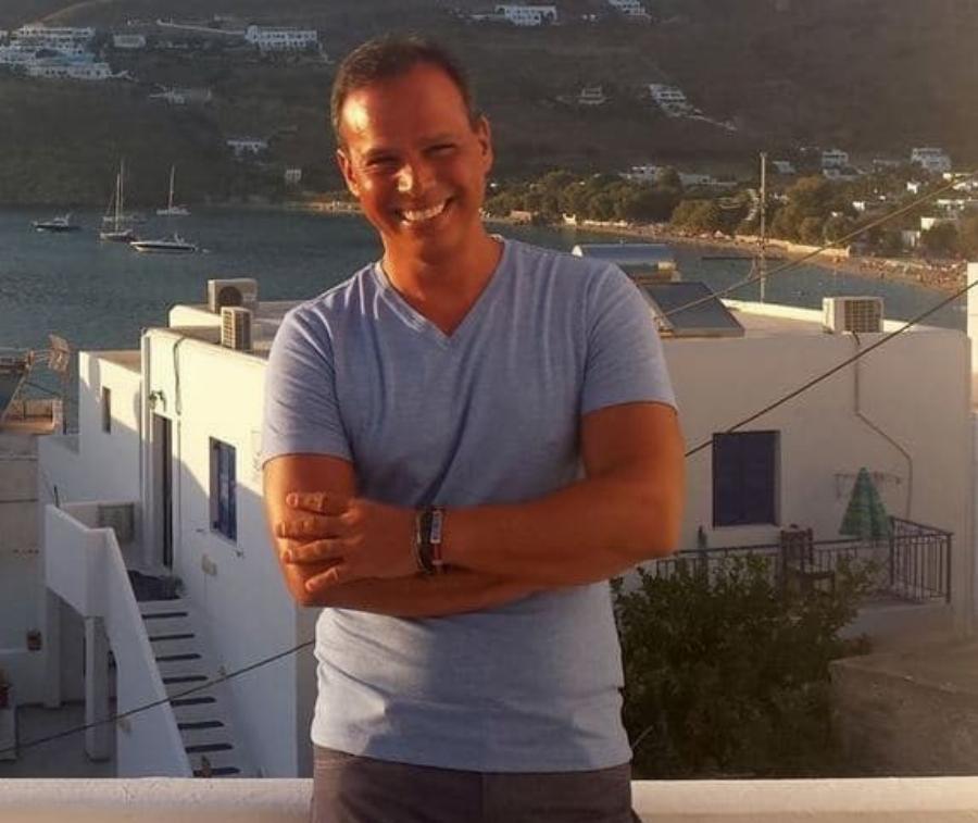 Πιο ώριμος και τούμπανο: Ούτε ο Ζάχος Δόγκανος δεν θα γνώριζε σήμερα τον  “Πετράκη” από την σειρά “Εκείνες κι εγώ”