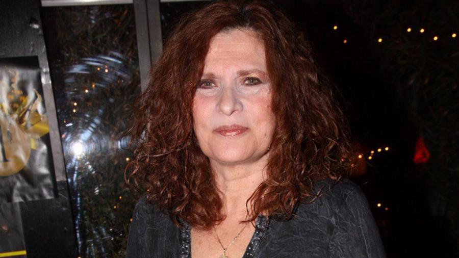 Πωλίνα: Η τραγουδίστρια των 80’s, η γαλλική φιλολογία, το εξώγαμο παιδί και η οικονομική κατάρρευση