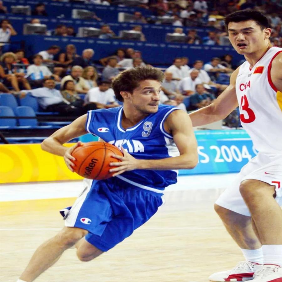 Τζανμάρκο Ποτσέκο: Αυτός είναι ο Ιταλός προπονητής που πήδηξε στην αγκαλιά του Γιάννη Αντετοκούνμπο