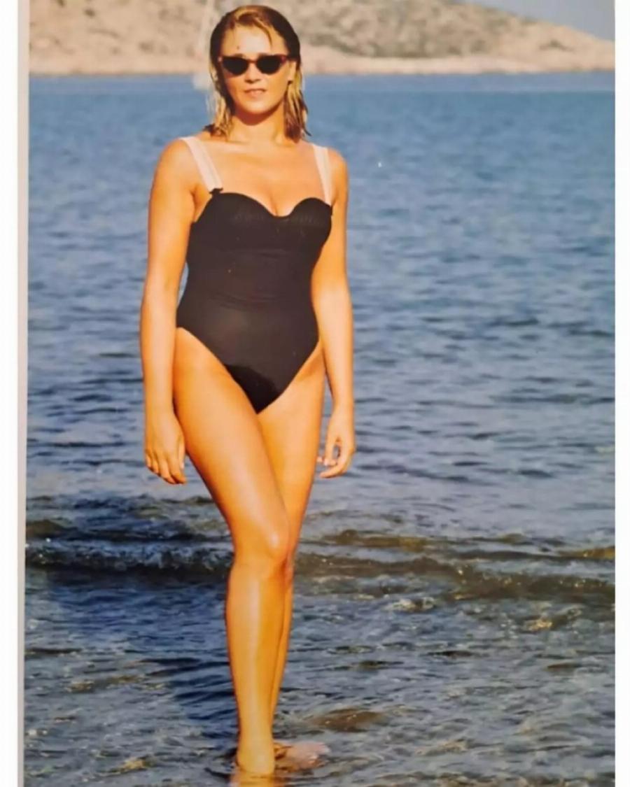 Θυμήθηκε τα παλιά η Ρούλα Κορομηλά: Ακόμα έχει αυτά τα δίμετρα πόδια – Η φωτογραφία από την εποχή του «Πρωινού Καφέ»