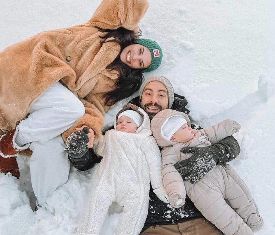 Σάκης Τανιμανίδης- Χριστίνα Μπόμπα: Αποφασίζουν να βαφτίσουν τα δίδυμα με οκτώ νονούς και μάλιστα στην Μύκονο