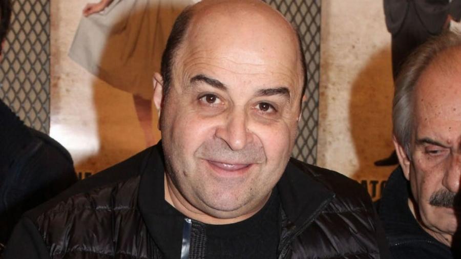 Ξεχωριστή στιγμή γεμάτη συγκίνηση: Ο γιος του Σεφερλή ανέβηκε στη σκηνή με τούρτα και του έκανε έκπληξη για τα γενέθλια του