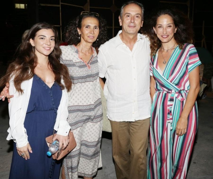 Αγνώριστη η Σκοπελούζου από το «Κωνσταντίνου και Ελένης»: Άλλος άνθρωπος η γυναίκα που κόντεψε να παντρευτεί στα αλήθεια ο Χάρης Ρώμας