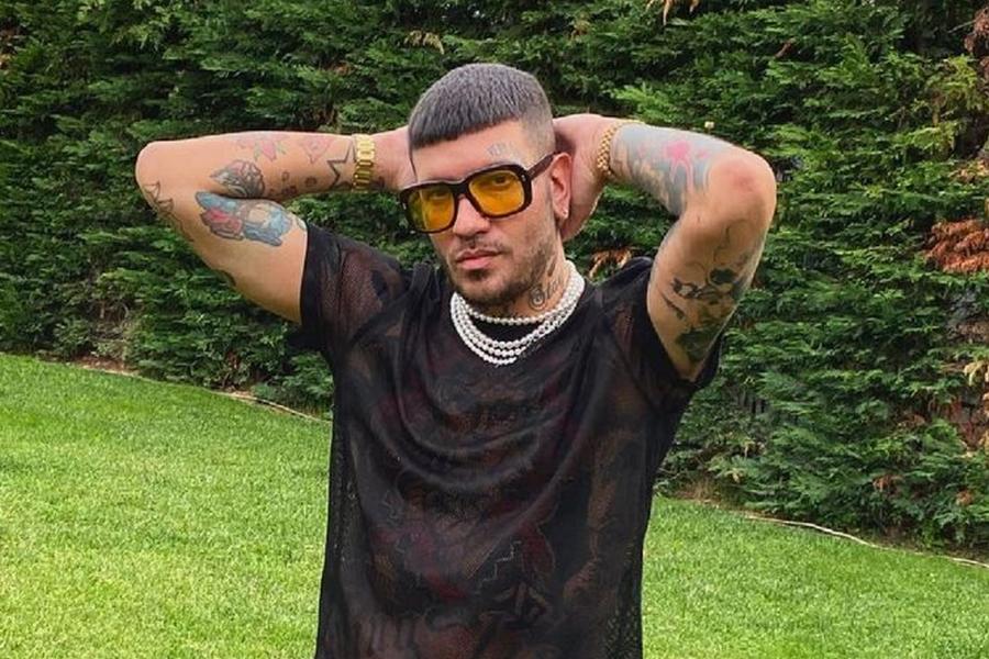 «Ζήτα συγγνώμη»: Ο Snik τσακώθηκε με έφηβο στον δρόμο στη Θεσσαλονίκη μπροστά στην κοπέλα του