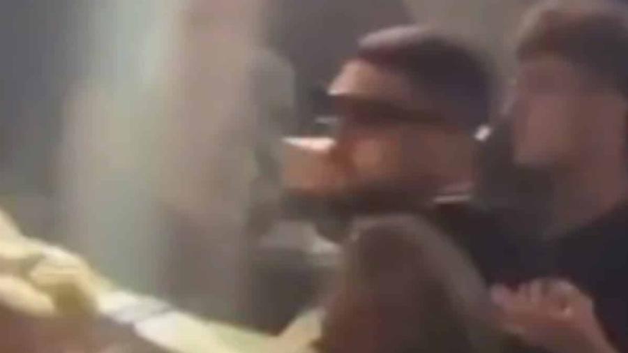 Ουρλιαχτά και ξύλο σε live του Snik στην Κατερίνη: Ανεξέλεγκτη η κατάσταση, έπαιξε μπουνιές και πέταξαν καρέκλες