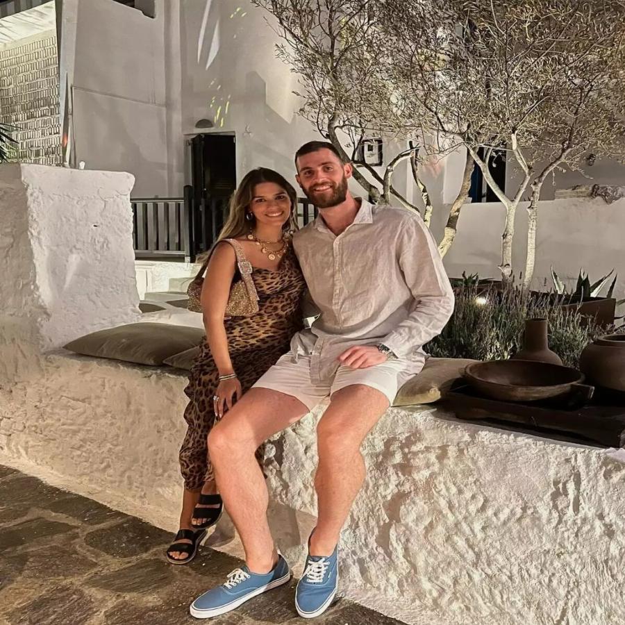 Τους στηρίζουν και στα δύσκολα και στα εύκολα: Οι γυναίκες πίσω από τους παίκτες της Εθνικής ομάδας που σάρωσε στο Eurobasket 2022