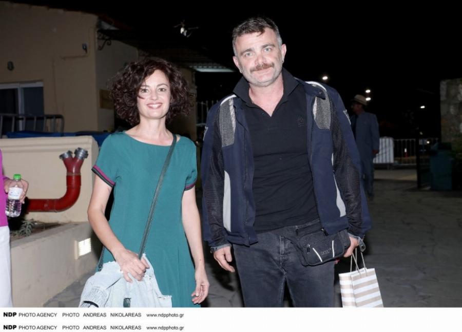 Γυναικάρα μέχρι σήμερα: Η Ναταλίτσα από το 50 – 50 με καστανό σγουρό μαλλί και πλατύ χαμόγελο