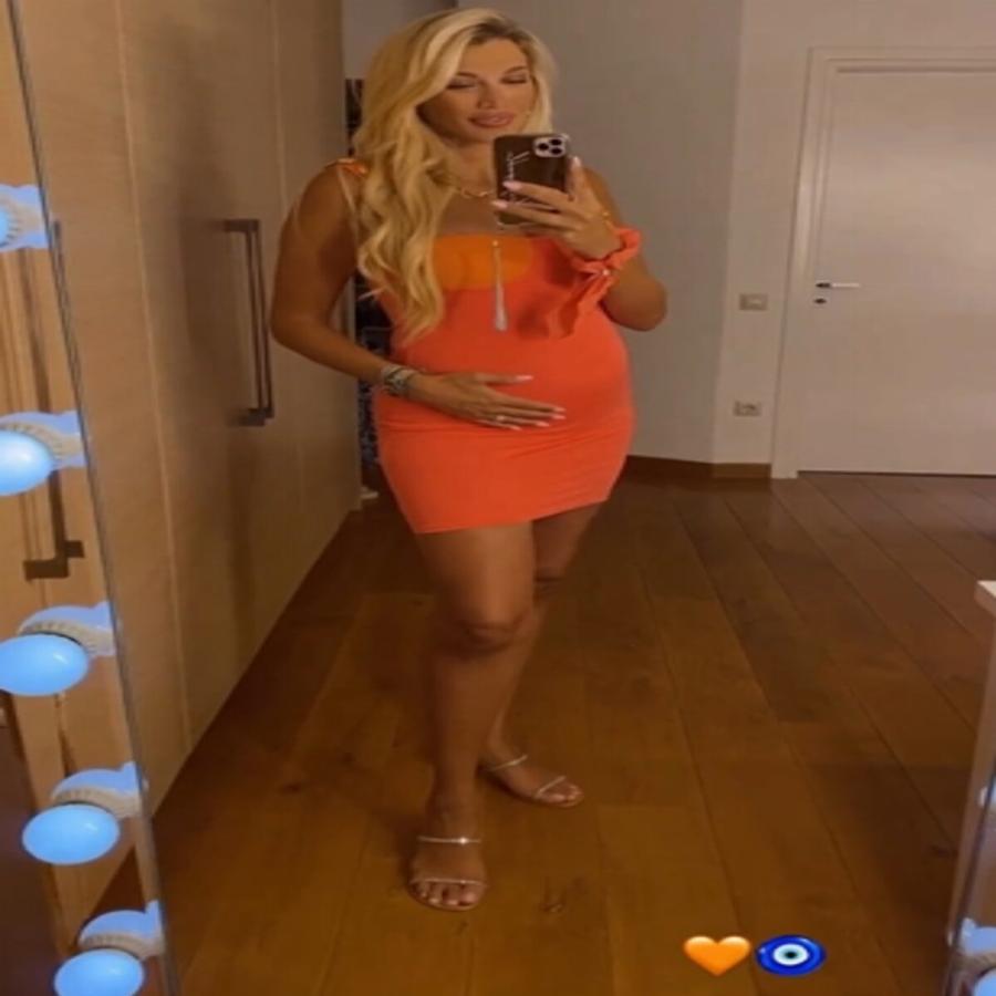 Με φουσκωμένη κοιλίτσα χωρίς να κρύβεται πια:  Η πρώτη φωτό της Σπυροπούλου μετά την αποκάλυψη της εγκυμοσύνης