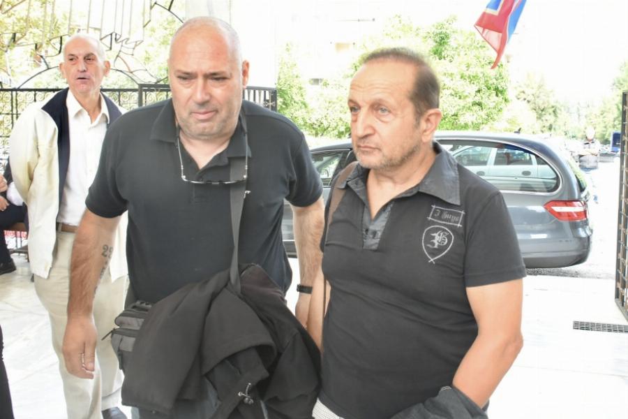 Συγκινήθηκε όλη η Ελλάδα: Η στιγμή που η Ζωζώ Σαπουντζάκη φιλάει το φέρετρο της Μάρθας Καραγιάννη και ξεσπάει σε λυγμούς