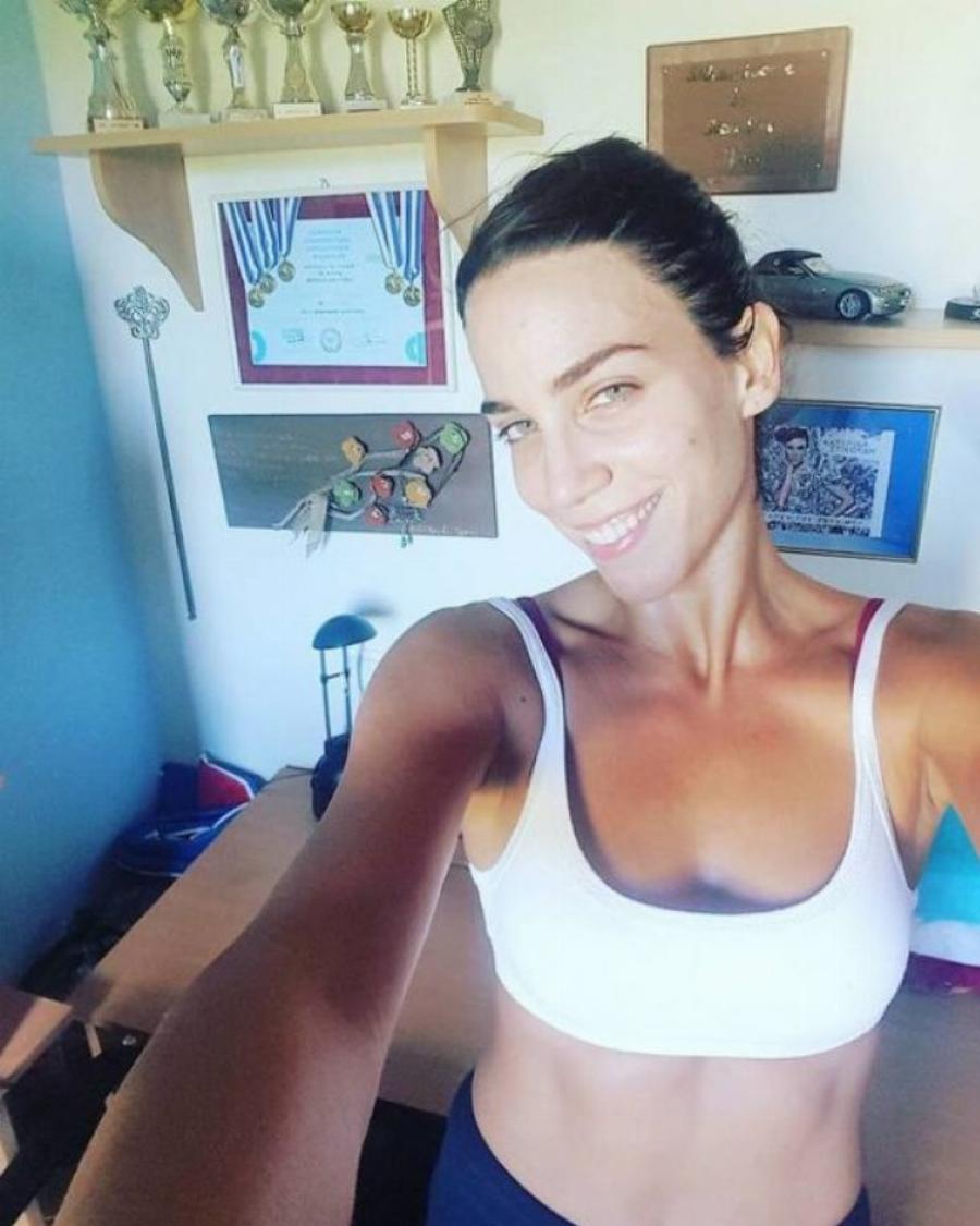 Κατερίνα Στικούδη: Αυτό είναι το παραδοσιακό σπίτι της με την κλασική διακόσμηση και τα δύο πιάνο στο σαλόνι