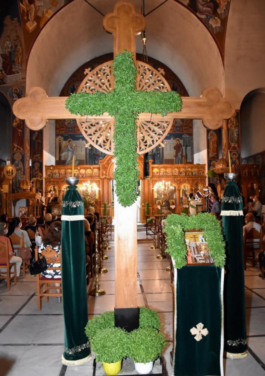 Μεγάλη μέρα “Του Σταυρού” σήμερα: Γιατί μοιράζεται στις Εκκλησίες βασιλικός;