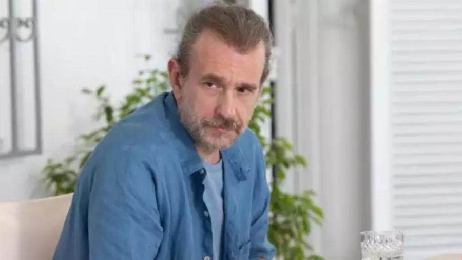 Αλέξανδρος Σταύρου: Η γνωριμία και ο γάμος με την Τουμασάτου, η αιτία που δεν δίνει συνεντεύξεις και τα οικονομικά προβλήματα