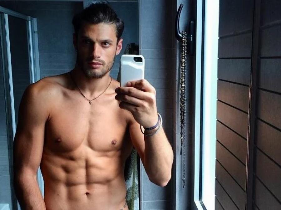 Κόβει την ανάσα ο Στέλιος Νιάκαρης: “Γδuσoυ και θα πάρεις τη δουλειά, μου είπε και γδύθnκα. Δεν πήρα χαμπάρι τι γινόταν”