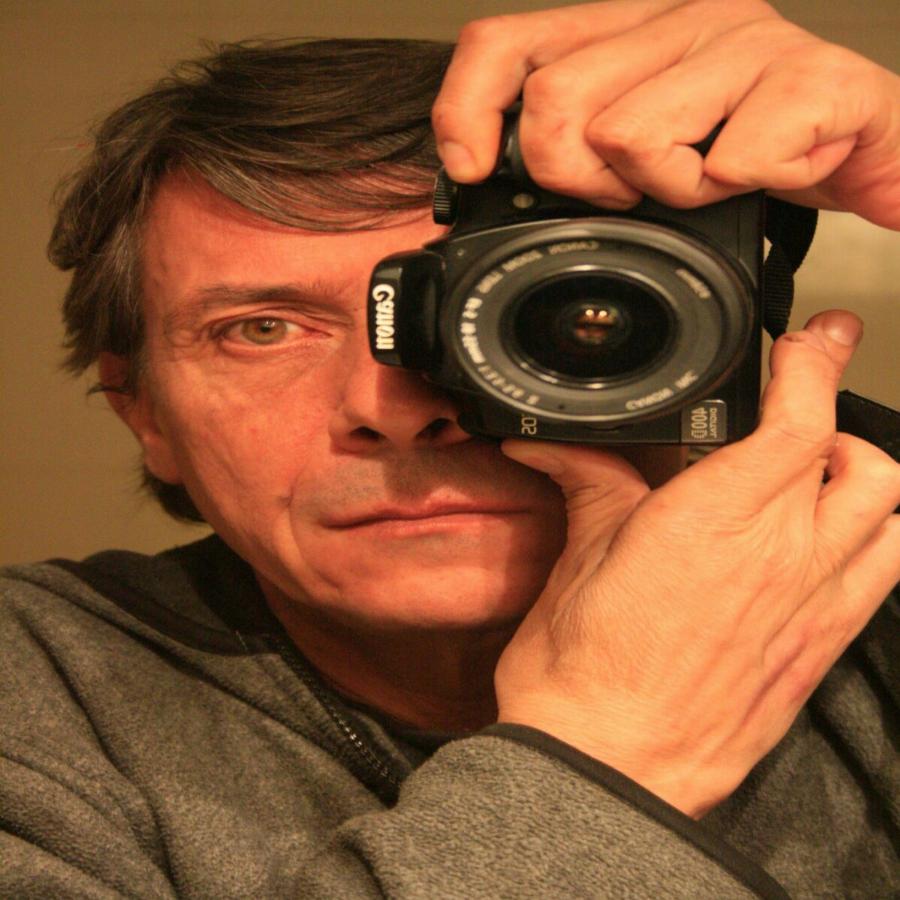 Αγνώριστος ο Στέλιος από τη σειρά Εμείς κι Εμείς: Σήμερα είναι 60 ετών και παραμένει εξίσου γοητευτικός