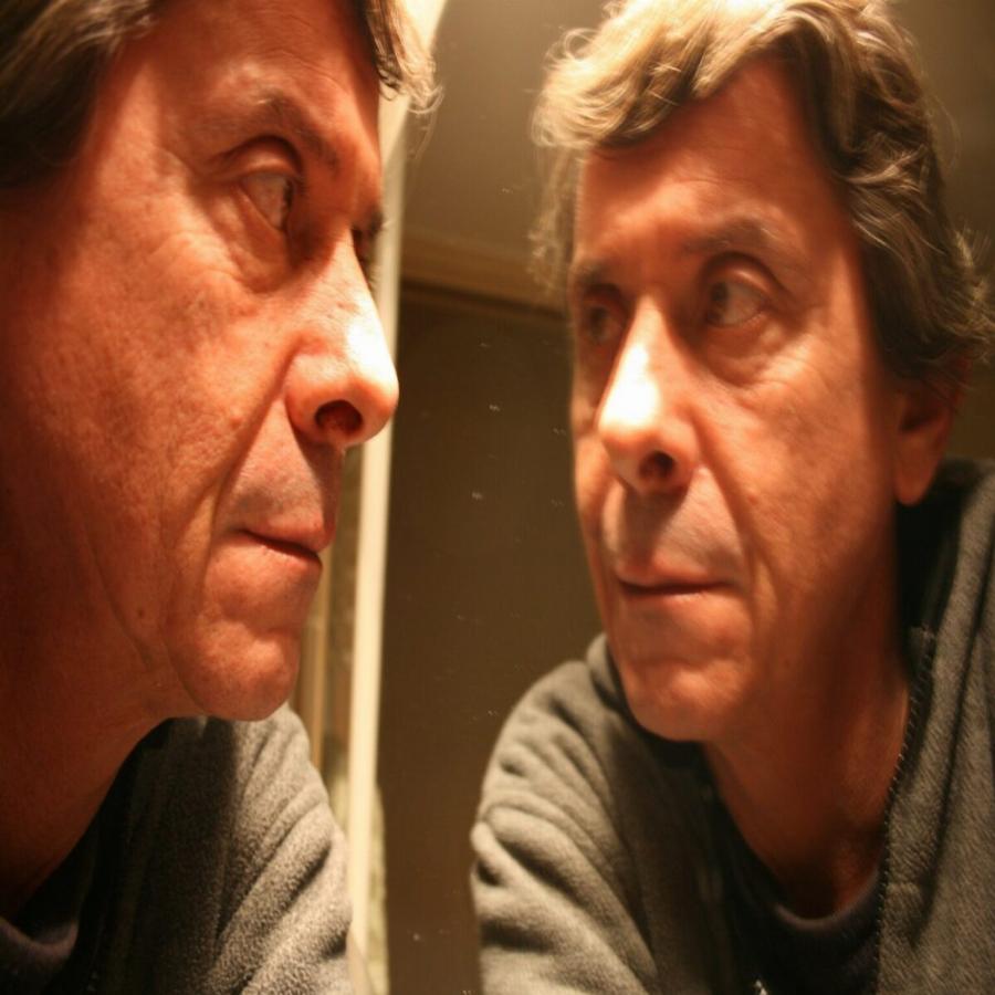 Αγνώριστος ο Στέλιος από τη σειρά Εμείς κι Εμείς: Σήμερα είναι 60 ετών και παραμένει εξίσου γοητευτικός