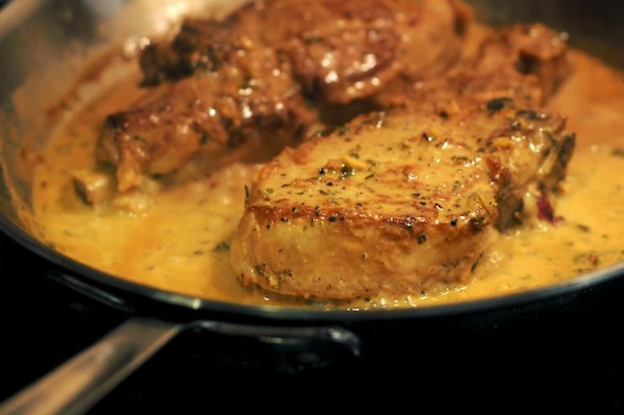 Καραμελομένες Μπριζόλες: Η ιδανική μαρινάδα με μέλι, μουστάρδα και μέλι για ζουμερές και νόστιμες μπριζόλες