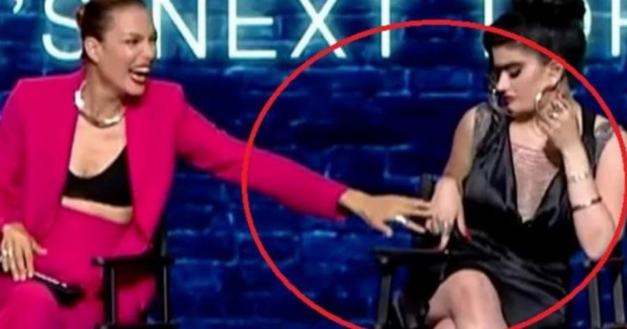 GNTM: Η επική αντίδραση της Σοφίας Χατζηπαντελή όταν την άγγιξε η Βίκυ Καγιά που κάνει τον γύρο του διαδικτύου