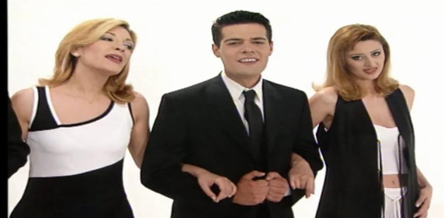 Από φοιτητής σε γοητευτικό ζεν πρεμιέ: Άλλος άνθρωπος ο Τέλης από το Εμείς κι Εμείς 24 χρόνια μετά