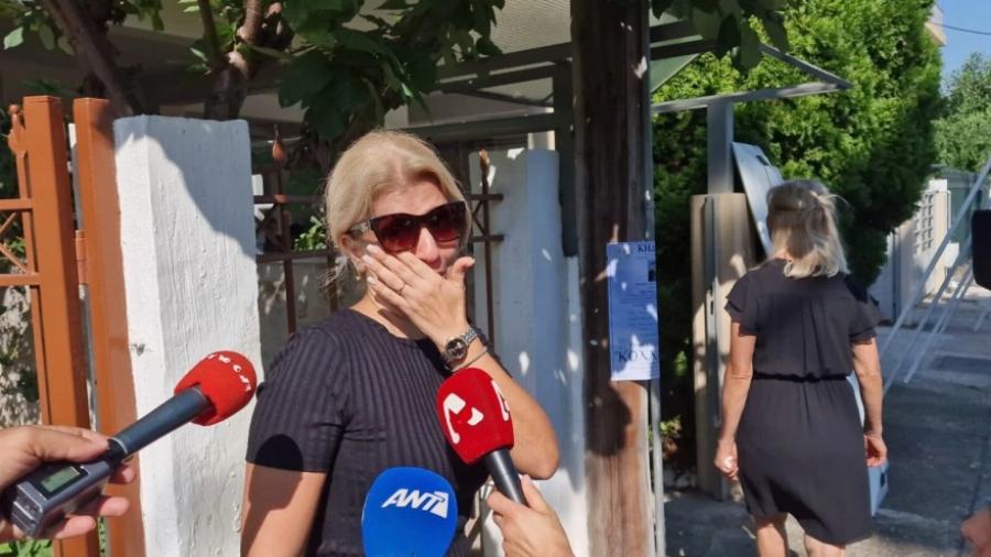 Το ύστατο αντίο στη 19χρονη Θάλεια: Συγγενείς και φίλοι στη Λάρισα αποχαιρετούν τη ναυτική δόκιμο: «Θέλουμε να μάθουμε από τι πέθανε»