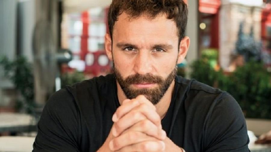 Όσα δεν γνώριζες για την ζωή του Αντώνη Τσαπατάκη: Το ατύχημα που το άλλαξε την ζωή, η πανέμορφη σύντροφος του και το μετάλλιο στους Παραολυμπιακούς