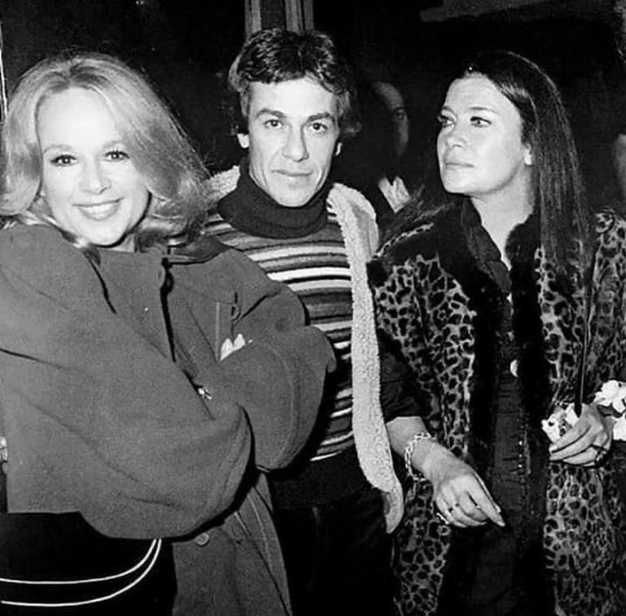 Τζένη Καρέζη: Τα 10 σπάνια στιγμιότυπα που δείχνουν την άγνωστη πλευρά της ως μητέρα και σύζυγος