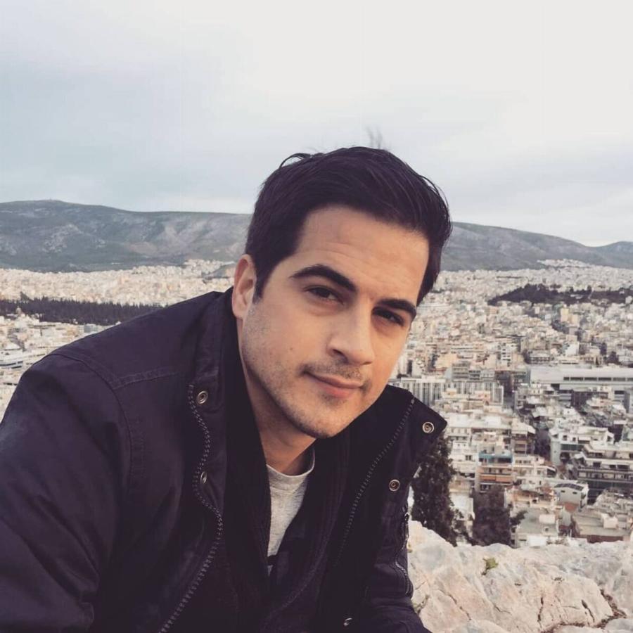 Δεν θα τον αναγνώριζε ούτε η Φίφη: Αγνώριστος ο Άκης από το «Ευτυχισμένοι μαζί» – Ο ρόλος στο «Κάνε ότι κοιμάσαι» 15 χρόνια μετά