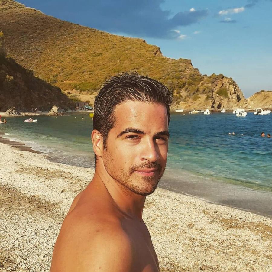 Δεν θα τον αναγνώριζε ούτε η Φίφη: Αγνώριστος ο Άκης από το «Ευτυχισμένοι μαζί» – Ο ρόλος στο «Κάνε ότι κοιμάσαι» 15 χρόνια μετά