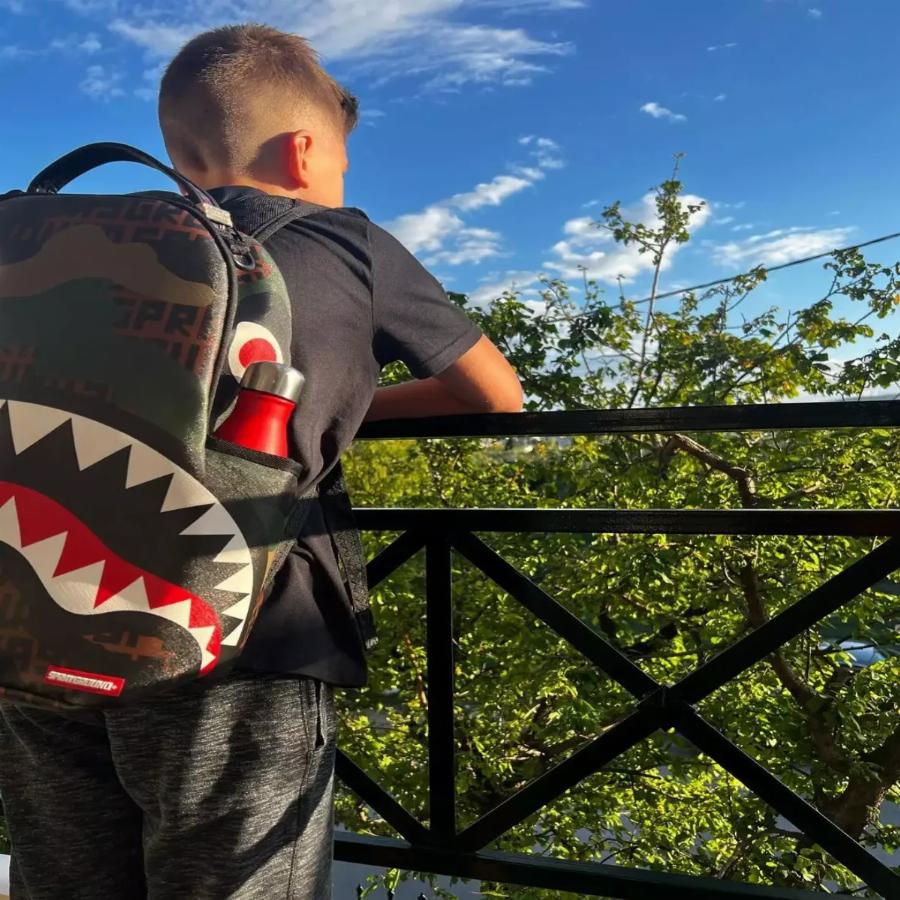 Τρυφερές αναρτήσεις με σχολικές τσάντες: Οι Ελληνίδες celebrities έστειλαν τα παιδιά τους πρώτη μέρα στο σχολείο