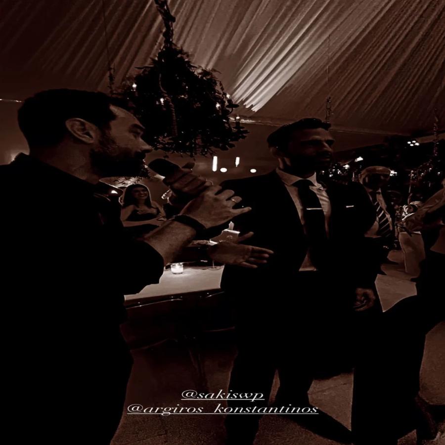 Σάκης Τανιμανίδης: Στον γάμο του Γιώργου Μελισσανίδη με την Χριστίνα Μπόμπα και το ντουέτο με τον Κωνσταντίνο Αργυρό