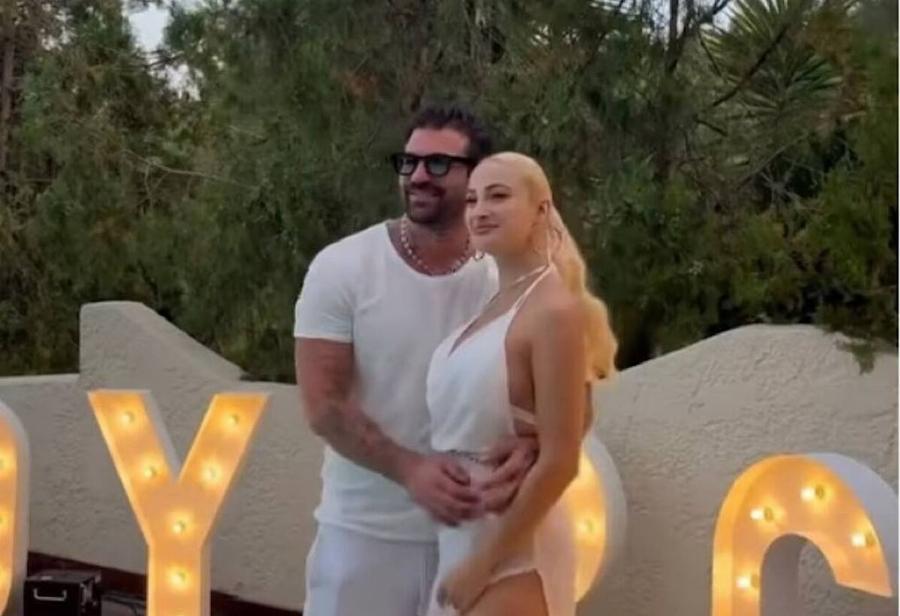 Ιωάννα Τούνη: «Εγώ δείχνω την κοιλιά μου, όσοι προσβάλλονται με την εικόνα μιας εγκύου μακριά απ’το προφίλ μου»