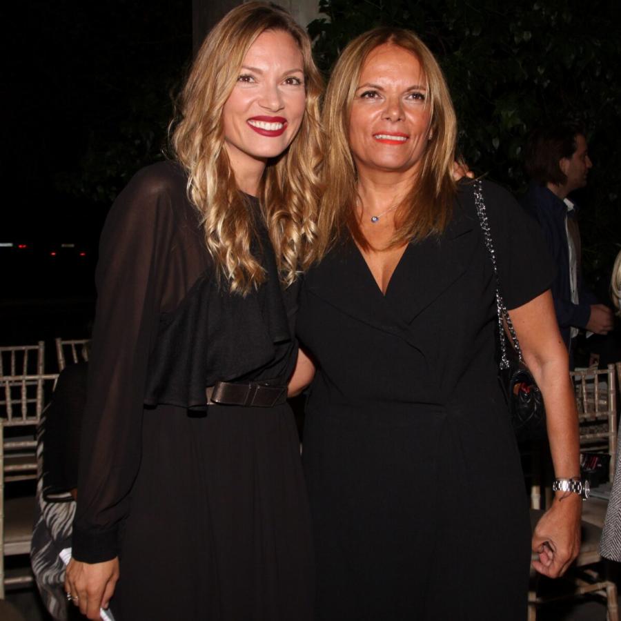 Η μητέρα της Βίκυς Καγιά περισσότερο μοιάζει με αδερφή της: Την έκανε στα 17 της και θα μπορούσε άνετα να γίνει το επόμενο GNTM