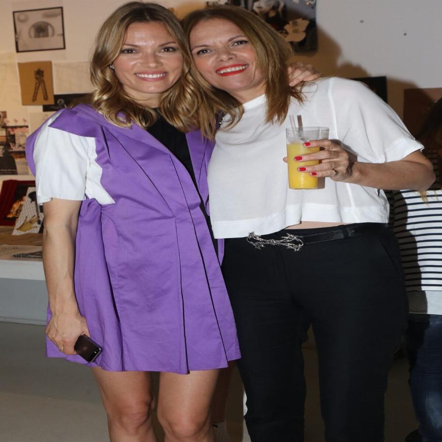 Η μητέρα της Βίκυς Καγιά περισσότερο μοιάζει με αδερφή της: Την έκανε στα 17 της και θα μπορούσε άνετα να γίνει το επόμενο GNTM