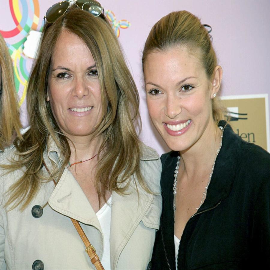 Η μητέρα της Βίκυς Καγιά περισσότερο μοιάζει με αδερφή της: Την έκανε στα 17 της και θα μπορούσε άνετα να γίνει το επόμενο GNTM