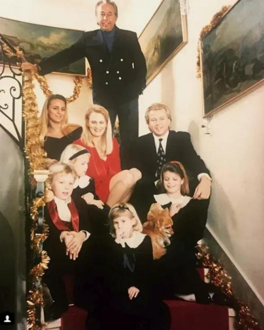 Θα πάθετε πλάκα: Τα ετεροθαλή αδέλφια της Αθηνάς Ωνάση σήμερα δεν έχουν καμία σχέση με την χρυσή κληρονόμο