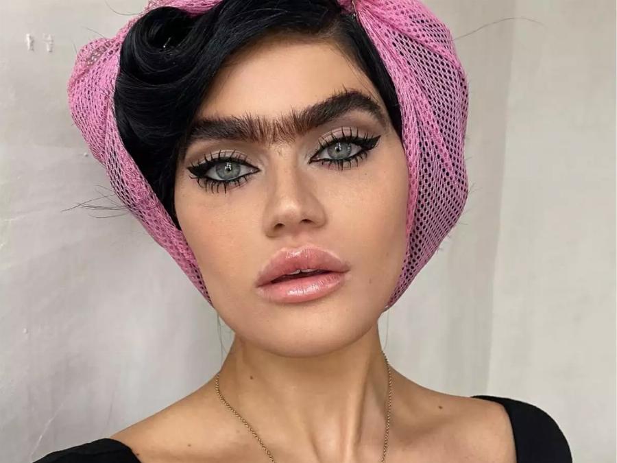 Σαν δύο σταγόνες νερό: Ίδια μάτια, ίδια φρύδια, η εκπληκτική ομοιότητα της Σοφίας Χατζηπαντελή με την μητέρα της