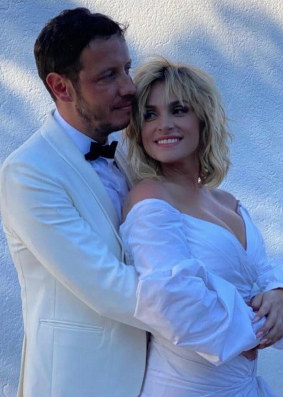 Ελεονώρα Ζουγανέλη: Σπάνιες φωτογραφίες από το νεοκλασσικό σπίτι στο οποίο μένει με τον αγαπημένο της