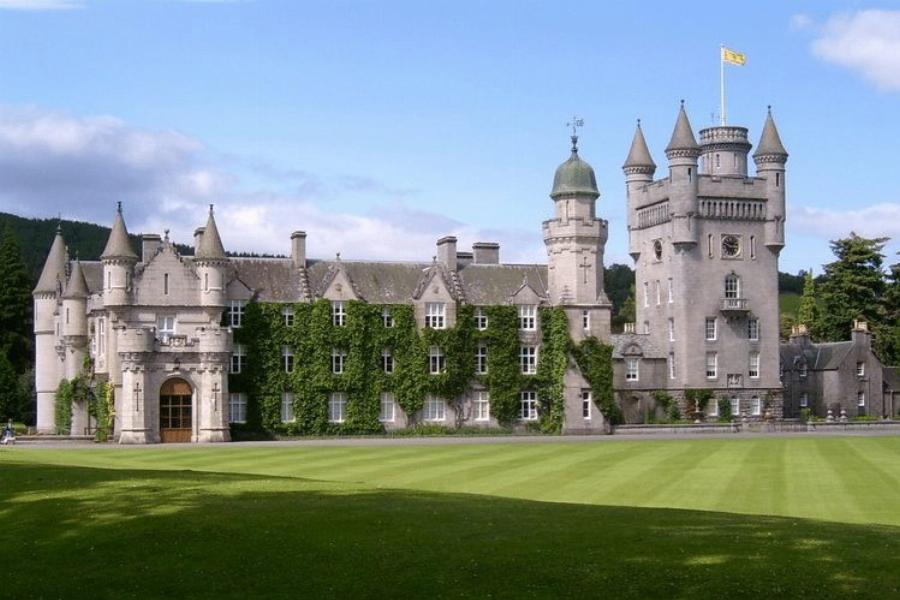 Παγκόσμιος σάλος: Χωρίς τη Μέγκαν Μαρκλ ο πρίγκιπας Χάρι στη Σκωτία για τον θάνατο της βασίλισσας Ελισάβετ