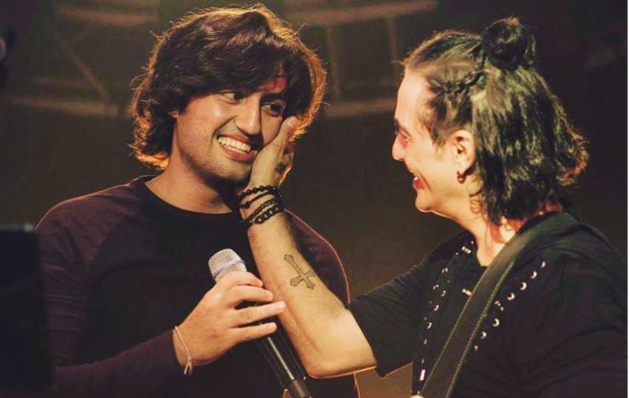 Δημήτρης Σχοινάς: Η απίστευτη ομοιότητα με τον πατέρα του, η ηλικία του, το ύψος και η σχέση του