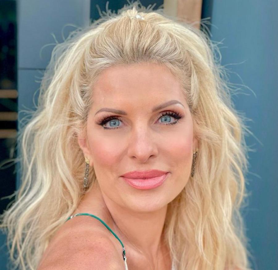 Ελένη Μενεγάκη: Αγνώριστη η παρουσιάστρια μετά το ξεκίνημα της τηλεοπτικής σεζόν