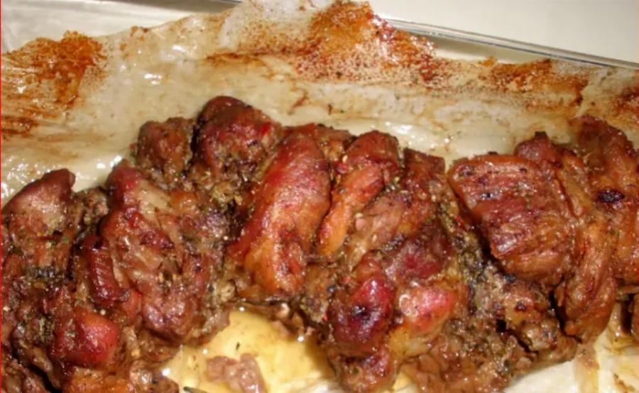 Θα το λατρέψετε: Κοντοσούβλι στη λαδόκολλα μαριναρισμένο που λιώνει στο στόμα