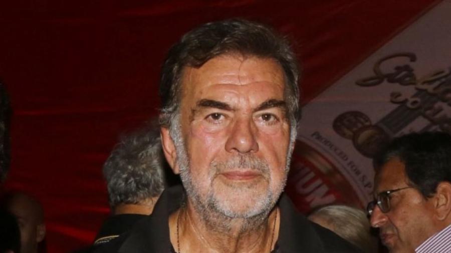 Λάκης Κομνηνός: Η γυναίκα της ζωής του, ο γιος του που κληρονόμησε την γοητεία του, η φτώχεια και το άβολο σκηνικό με τις θαυμάστριες