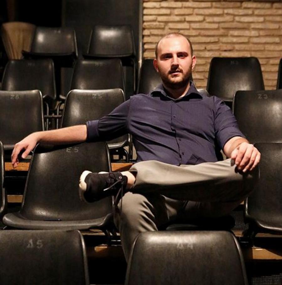 Μεγάλωσε, άφησε μούσι και είναι αγνώριστος: Ούτε η Μπέττυ δεν θα αναγνώριζε τον Μιχαλάκη από τους «Λατρεμένους γείτονες»