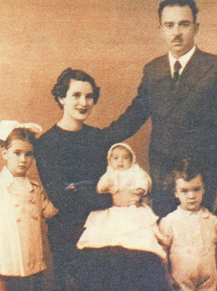 Αντώνης Βουγιουκλάκης: Αυτός είναι ο αδελφός της Αλίκης που έμεινε μακριά από την δημοσιότητα και με τι ασχολείται