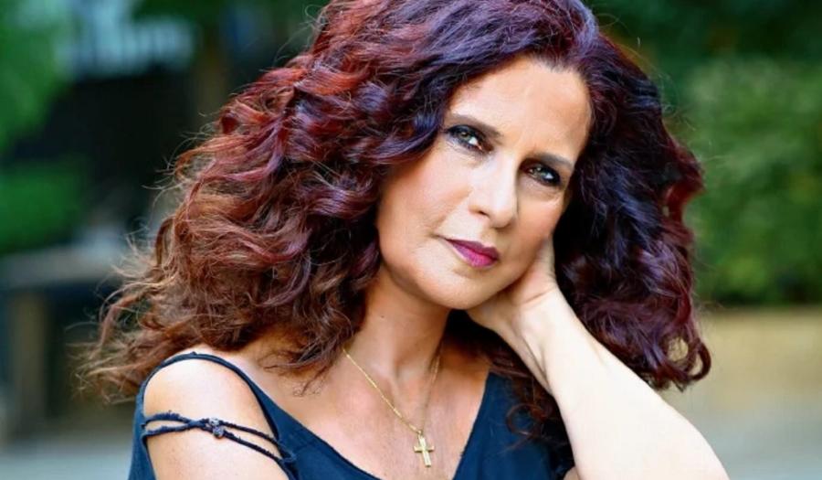 Πωλίνα: Η τραγουδίστρια των 80’s, η γαλλική φιλολογία, το εξώγαμο παιδί και η οικονομική κατάρρευση