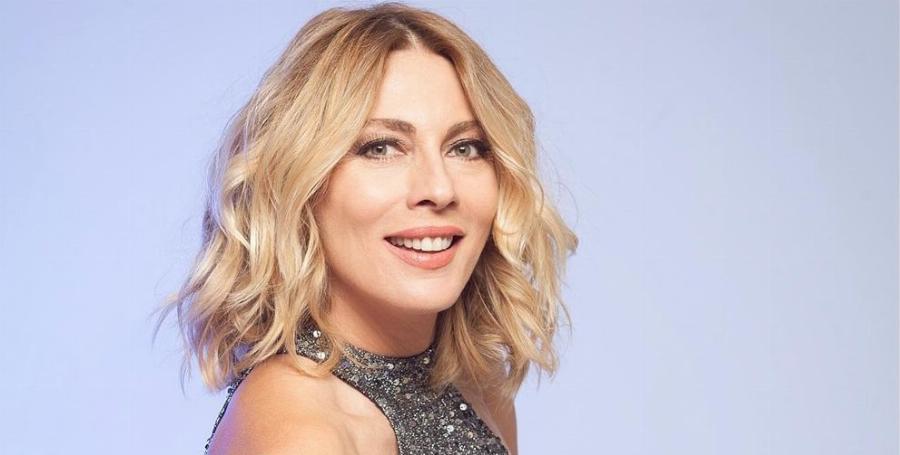 Ξεφάντωσαν για τα καλά: Ο τρελός χορός της Σμαράγδας Καρύδη με την Ευγενία Σαμαρά στο γαμήλιο πάρτι της Φωτεινής Αθερίδου