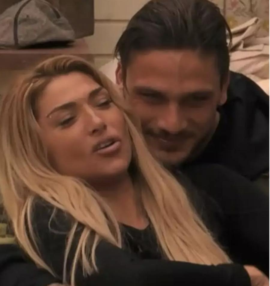 Βόμβα στην Ελληνική showbiz: Τίτλοι τέλος για την Αγγελική Ηλιάδη και τον Γρηγόρη Αναστασιάδη