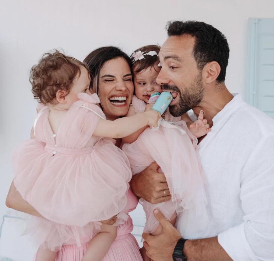 Μεγάλη μέρα σήμερα για την Χριστίνα Μπόμπα και τον Σάκη Τανιμανίδη: Βαφτίζουν σήμερα τις κόρες του στην Μύκονο