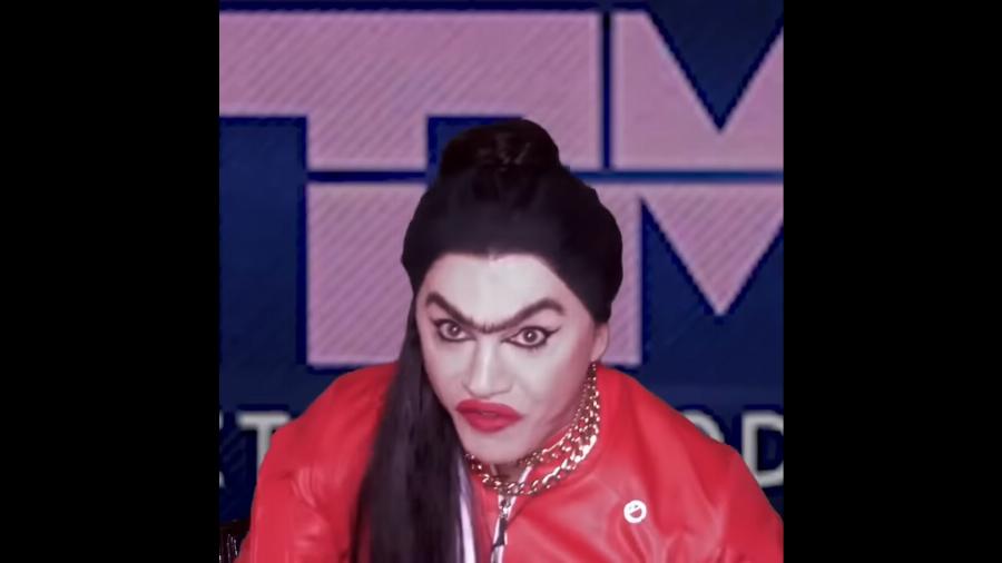 Μοναδικός Τάκης Ζαχαράτος: Το επικό βιντεάκι που μεταμφιέστηκε ως Σοφία Χατζηπαντελή και ουρλιάζει για το diversity