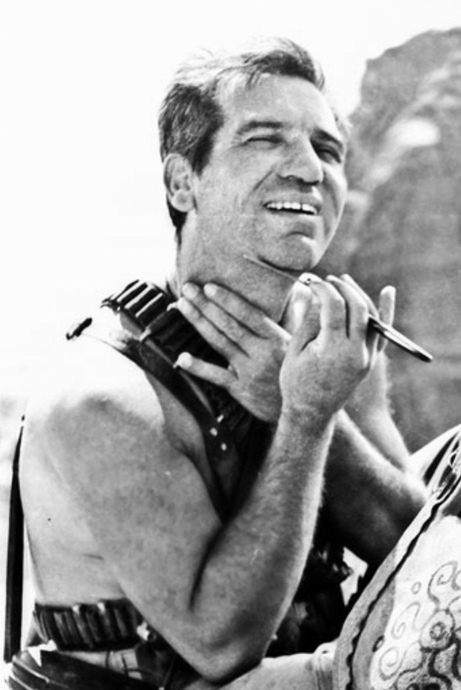 Τίτος Βανδής: Η πλούσια καταγωγή, η ελονοσία, η καριέρα στις ΗΠΑ, οι 6 γάμοι, οι τελευταίες κουβέντες και ο θάνατος στο νοσοκομείο