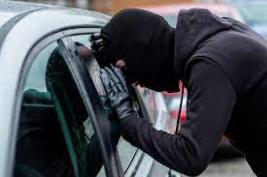 Μεγάλος κίνδυνος: Προσοχή αν βρείτε λεφτά στον υαλοκαθαριστήρα, μην πλησιάσετε